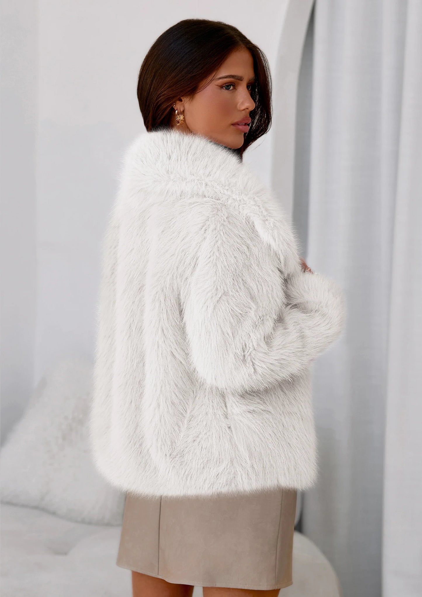 Womens Winter Coats Trendy Long Sleeve Furry Faux Fur Jackets Button Lapel Warm Fall Outwear with Pockets