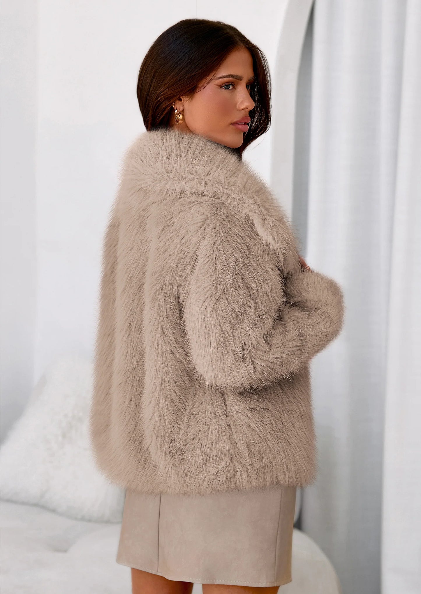 Womens Winter Coats Trendy Long Sleeve Furry Faux Fur Jackets Button Lapel Warm Fall Outwear with Pockets